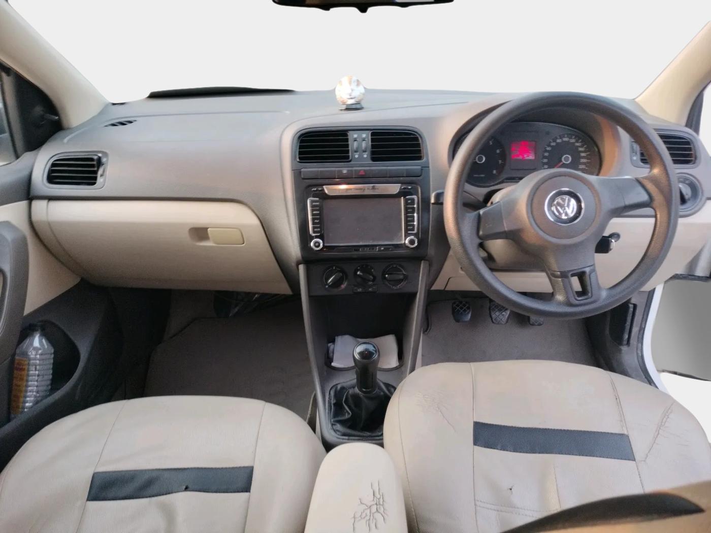 2012 Volkswagen Vento TRENDLINE 1.6, Petrol, Manual, 1,00,000 km, interior