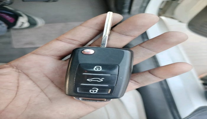 2012 Volkswagen Vento TRENDLINE 1.6, Petrol, Manual, 97,447 km, interior