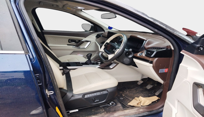 2024 Tata Safari ACCOMPLISHED PLUS 6 STR DUAL TONE, Diesel, Manual, 5,083 km, interior