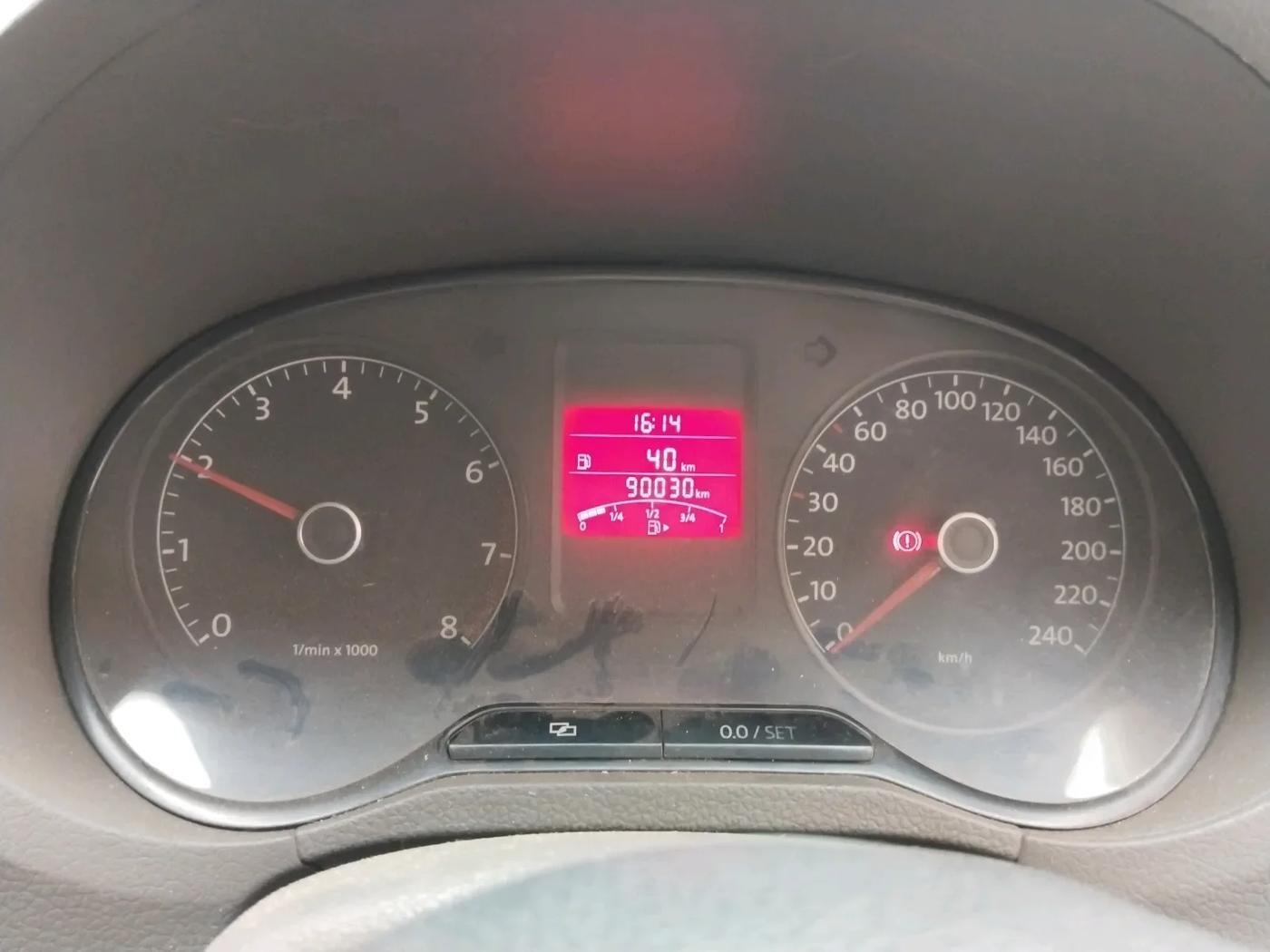 2010 Volkswagen Vento HIGHLINE 1.6 MPI, Petrol, Manual, 90,250 km, interior