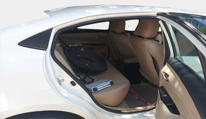 2018 Toyota YARIS G MT, Petrol, Manual, 27,713 km, interior
