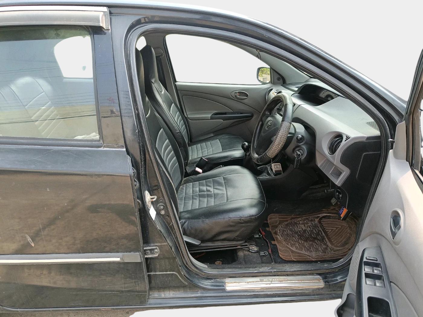 2011 Toyota Etios Liva G, Petrol, Manual, 90,316 km, interior