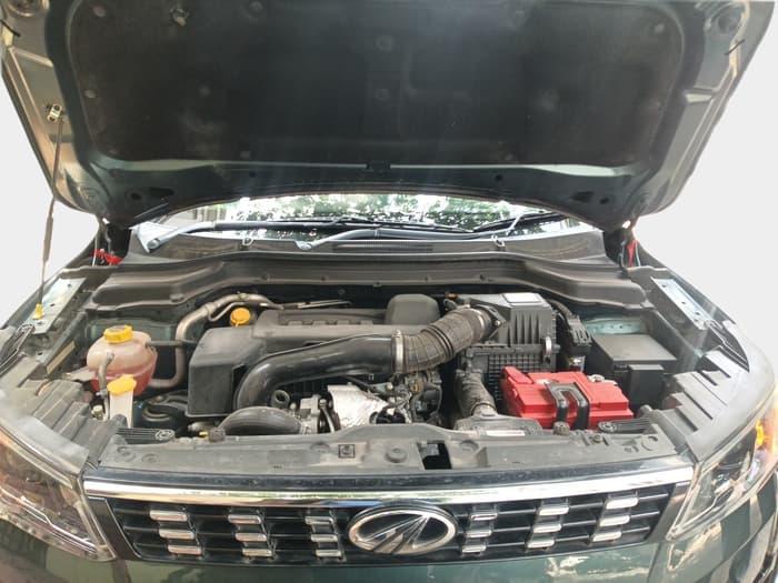 2020 Mahindra XUV300 W8 (O) 1.5 DIESEL AMT, Diesel, Automatic, 30,349 km, exterior