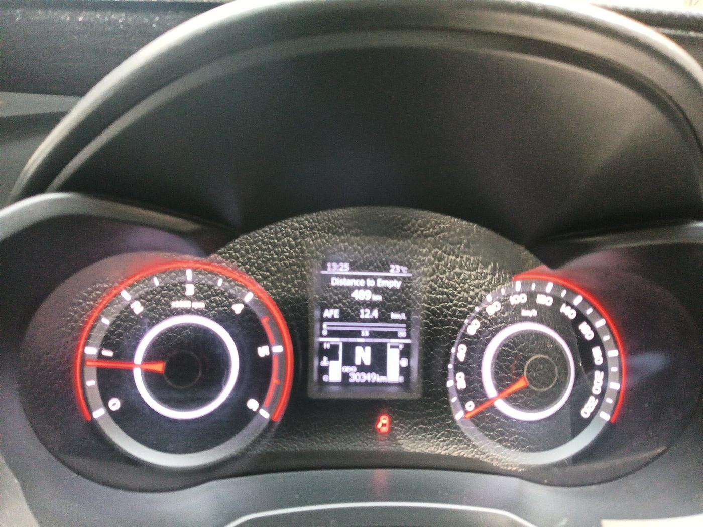 2020 Mahindra XUV300 W8 (O) 1.5 DIESEL AMT, Diesel, Automatic, 30,349 km, interior