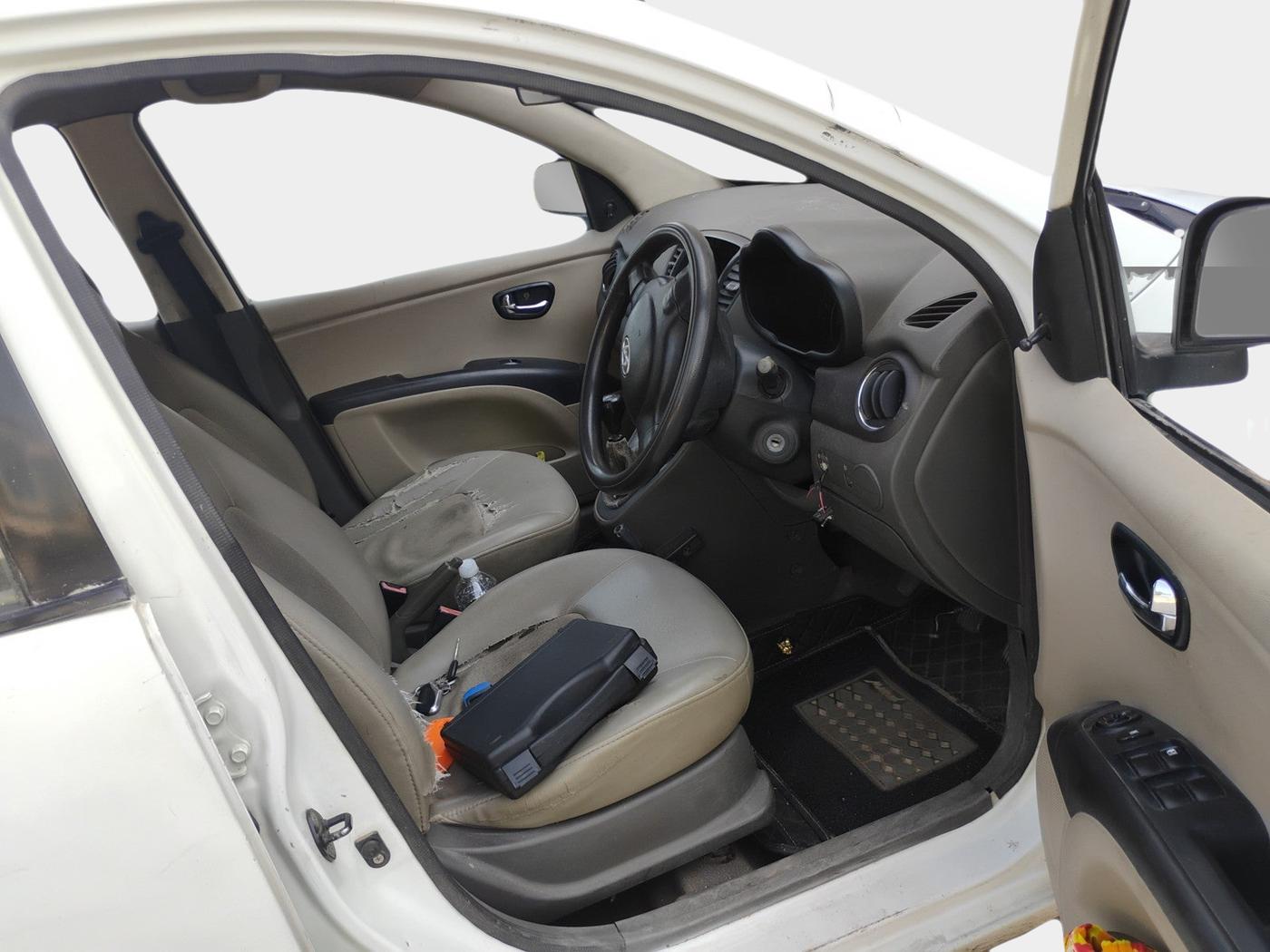 2010 Hyundai i10 MAGNA 1.2, Petrol, Manual, 57,589 km, interior