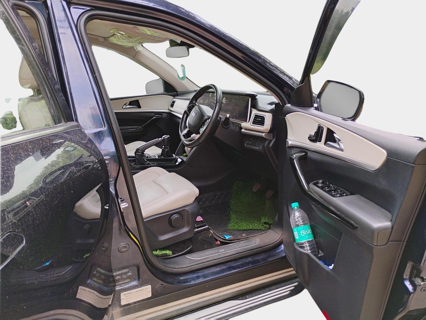 2021 Mahindra XUV700 AX 7 P MT 7 STR, Petrol, Manual, 80,702 km, interior