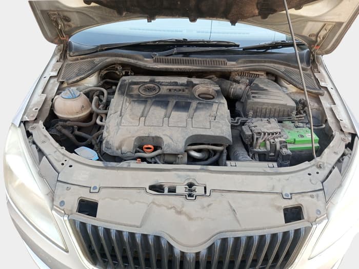 2013 Skoda Rapid ELEGANCE 1.6 TDI CR MT, Diesel, Manual, 83,068 km, exterior
