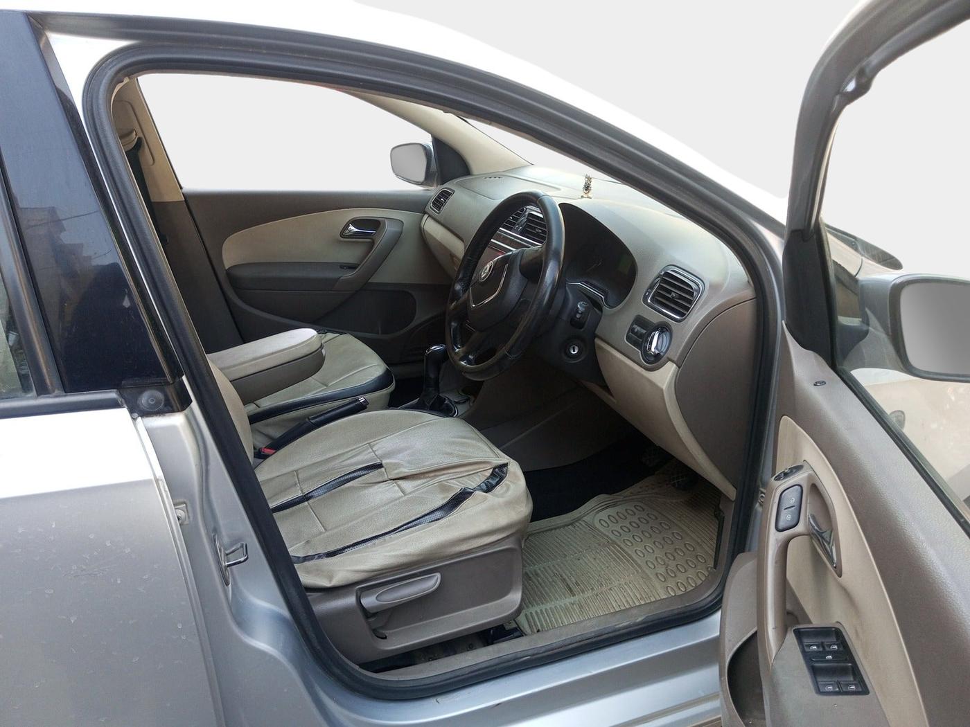 2013 Skoda Rapid ELEGANCE 1.6 TDI CR MT, Diesel, Manual, 83,068 km, interior