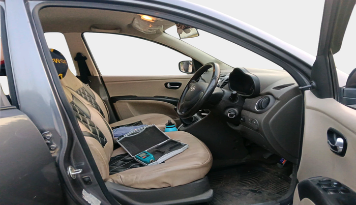 2016 Hyundai i10 SPORTZ 1.1, Petrol, Manual, 1,16,263 km, interior