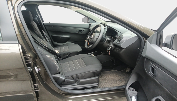 2022 Renault Kwid RXT 1.0 AMT, Petrol, Automatic, 1,238 km, interior
