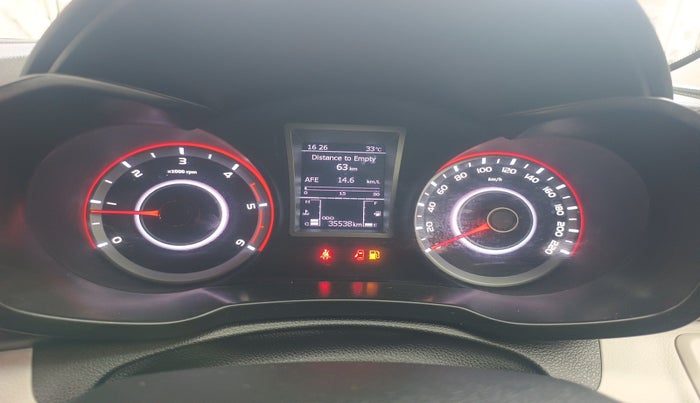 2023 Mahindra XUV300 W8 1.5 DIESEL, Diesel, Manual, 35,538 km, interior