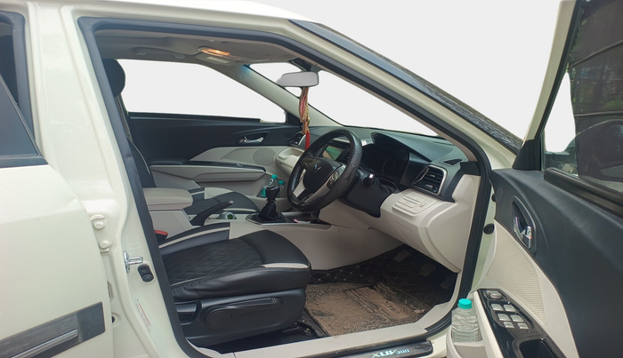 2023 Mahindra XUV300 W8 1.5 DIESEL, Diesel, Manual, 35,538 km, interior