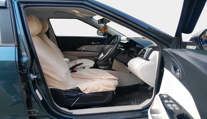 2020 Mahindra XUV300 W8 1.2 PETROL, Petrol, Manual, 39,646 km, interior