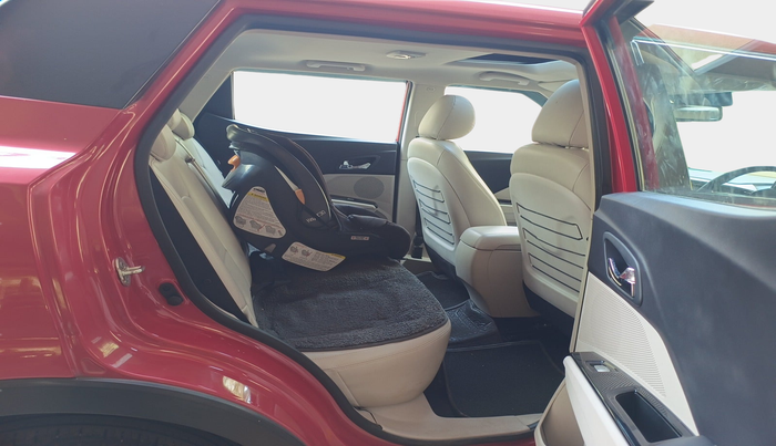 2023 Mahindra XUV300 W8 (O) 1.2 PETROL AMT, Petrol, Automatic, 13,071 km, interior