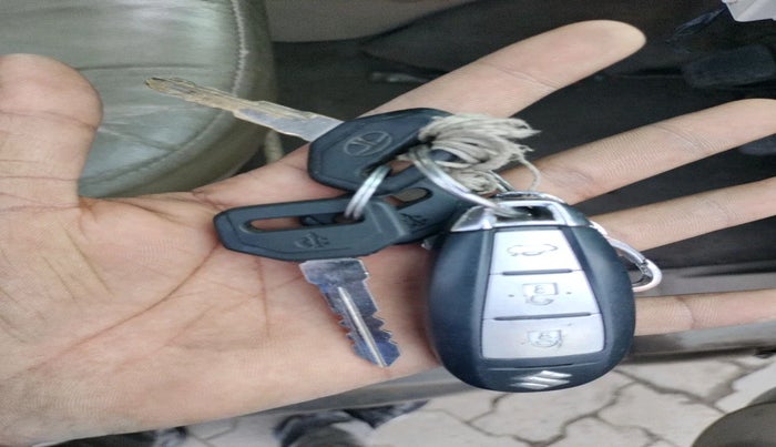 2012 Tata Safari 4X2 LX DICOR 2.2 VTT, Diesel, Manual, 88,367 km, interior