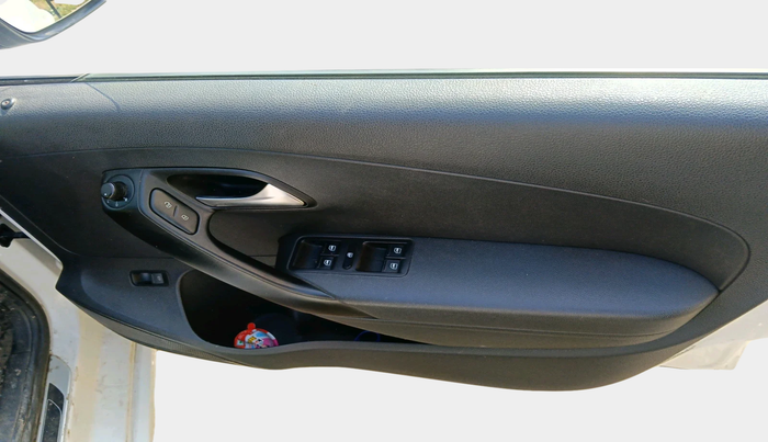 2017 Volkswagen Vento COMFORTLINE 1.6, Petrol, Manual, 48,884 km, interior