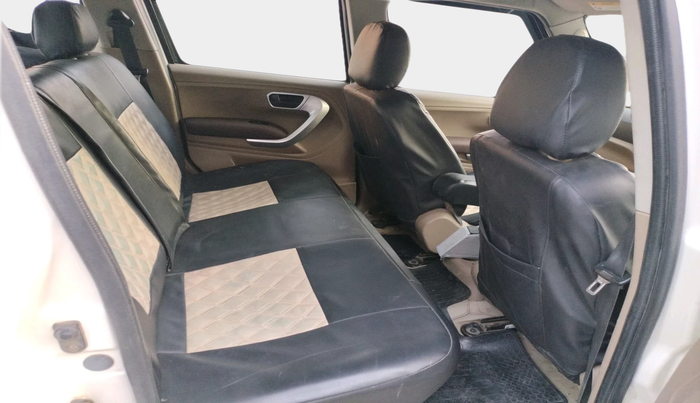 2018 Mahindra TUV300 T8, Diesel, Manual, 1,50,531 km, interior