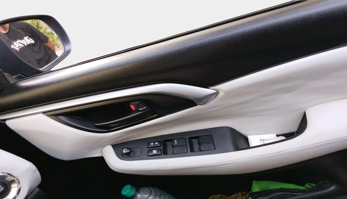 2025 Toyota URBAN CRUISER HYRYDER E NEO DRIVE, Petrol, Manual, 11,568 km, interior