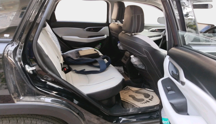 2025 Toyota URBAN CRUISER HYRYDER E NEO DRIVE, Petrol, Manual, 11,568 km, interior