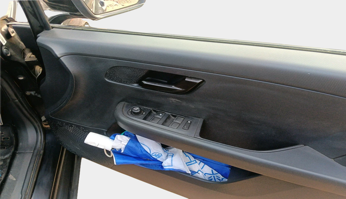 2022 Tata ALTROZ XT PETROL DARK EDITION, Petrol, Manual, 18,103 km, interior