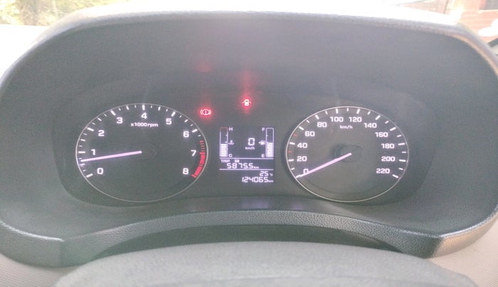 2016 Hyundai Creta BASE 1.6 PETROL, Petrol, Manual, 1,24,065 km, interior