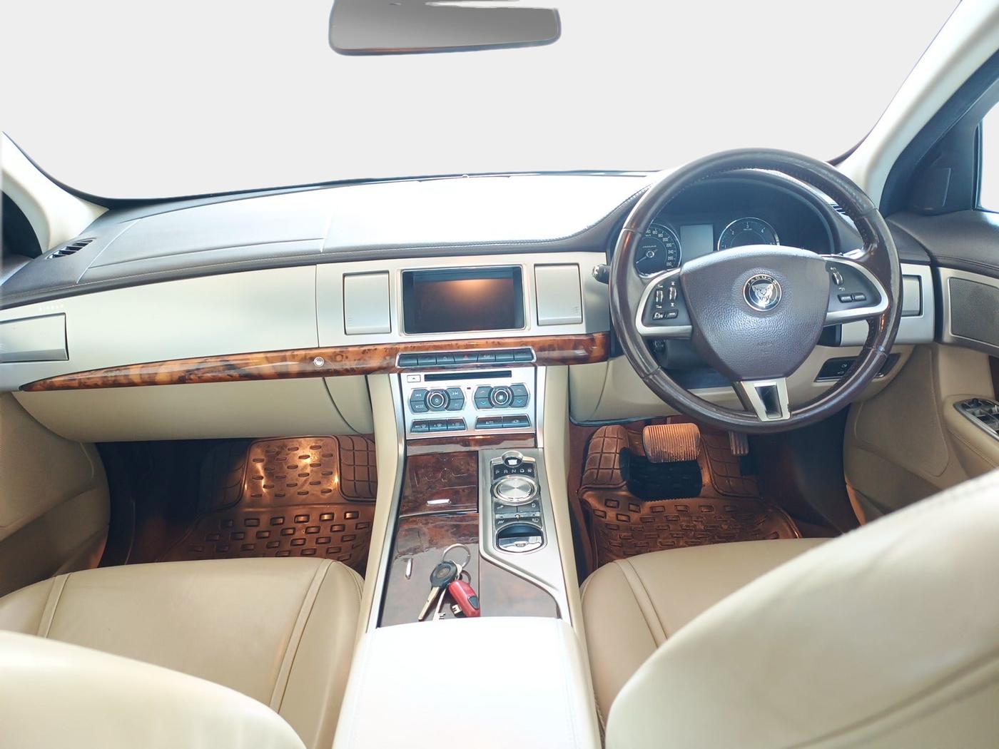2013 Jaguar XF 3.0 DIESEL, Diesel, Automatic, 58,000 km, interior