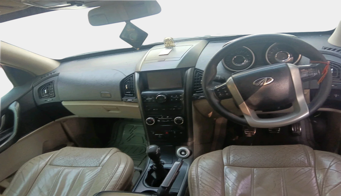 2016 Mahindra XUV500 W10, Diesel, Manual, 2,02,824 km, interior