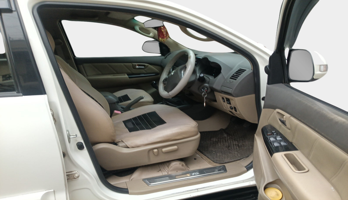 2012 Toyota Fortuner 3.0 4X4 MT, Diesel, Manual, 3,27,500 km, interior