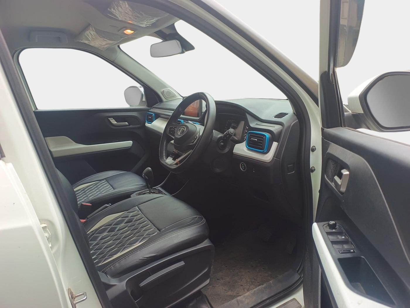 2023 Tata PUNCH CREATIVE  AMT, Petrol, Automatic, 5,649 km, interior