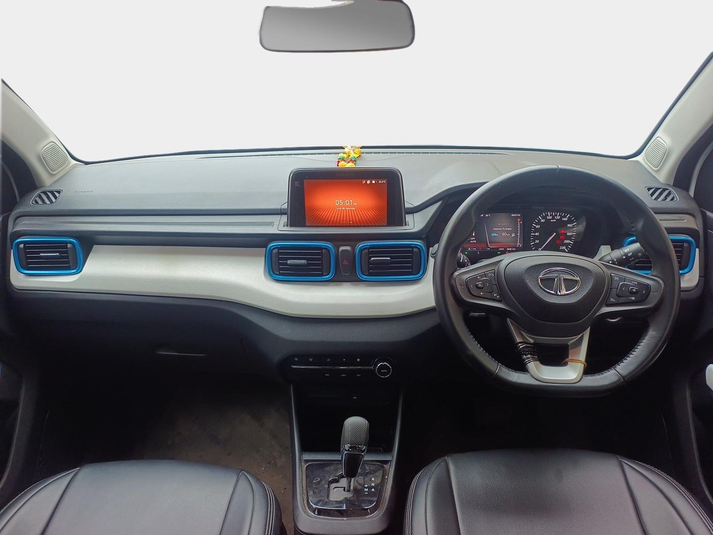 2023 Tata PUNCH CREATIVE  AMT, Petrol, Automatic, 5,649 km, interior