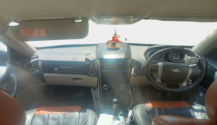 2016 Mahindra XUV500 W6, Diesel, Manual, 1,25,456 km, interior