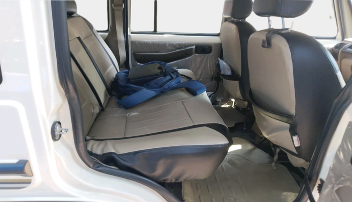2021 Mahindra Bolero B6 (O), Diesel, Manual, 93,625 km, interior
