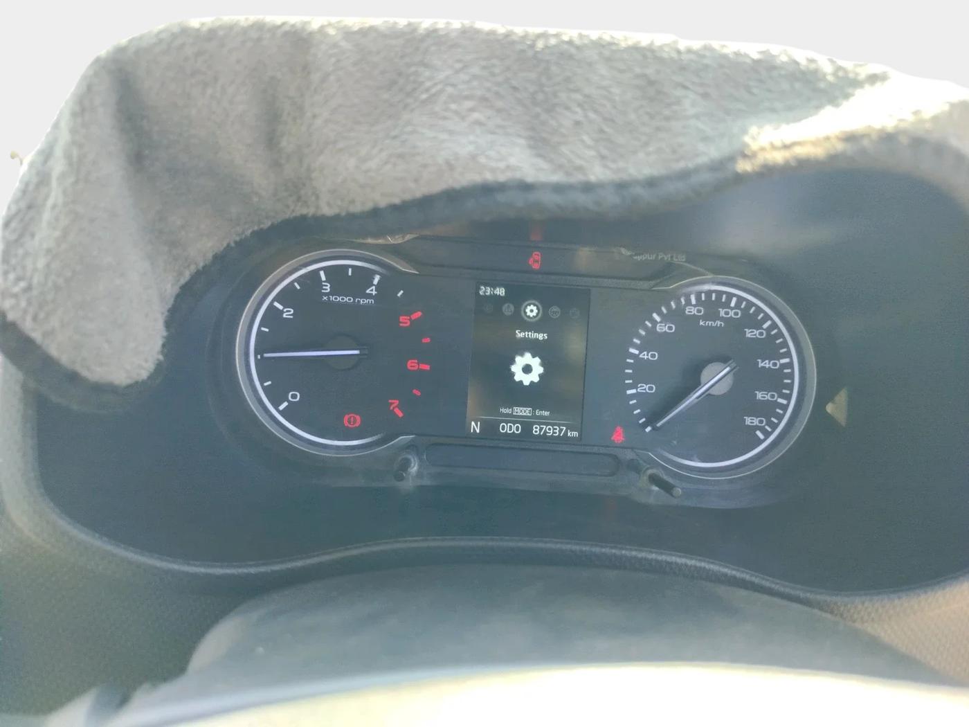 2021 Mahindra BOLERO NEO N 8, Diesel, Manual, 87,937 km, interior