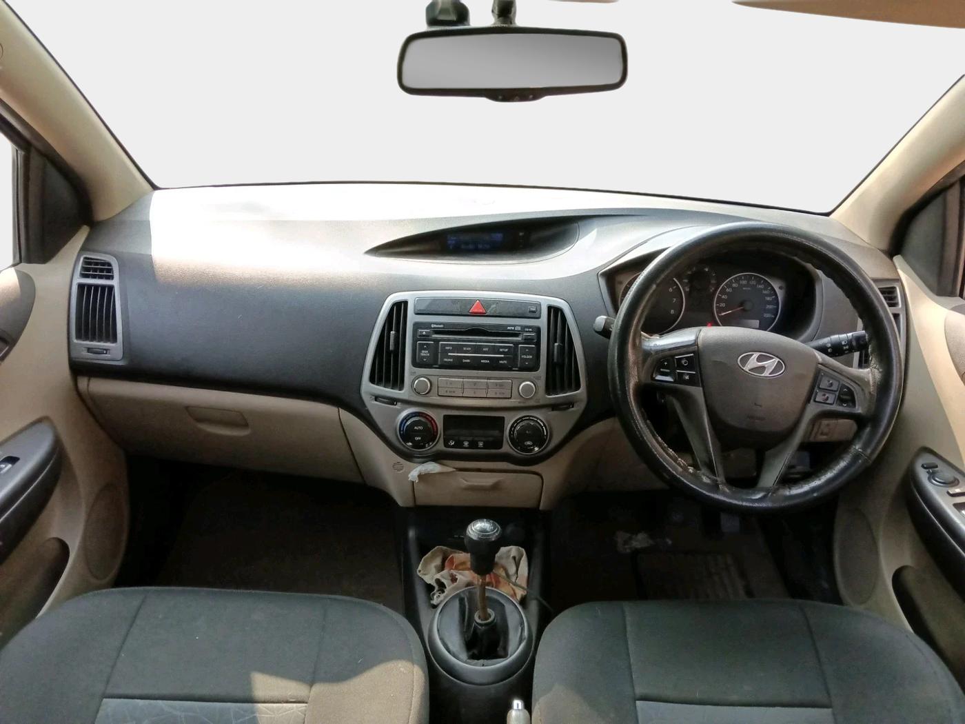 2013 Hyundai i20 SPORTZ 1.2, Petrol, Manual, 80,960 km, interior
