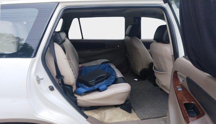2015 Toyota Innova 2.5 GX 8 STR, Diesel, Manual, 1,29,674 km, interior