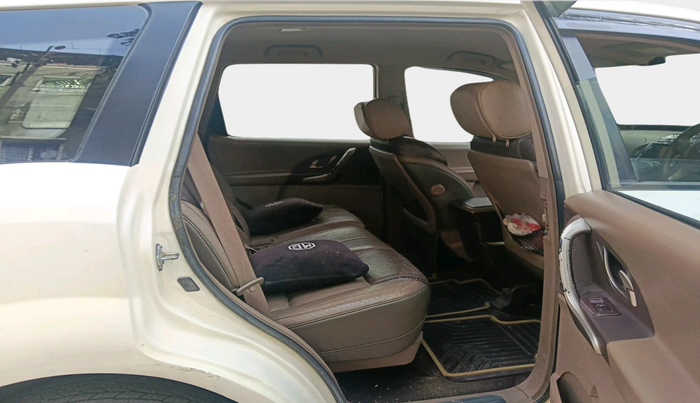 2012 Mahindra XUV500 W8, Diesel, Manual, 1,25,467 km, interior