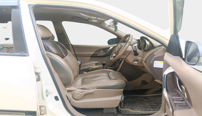 2012 Mahindra XUV500 W8, Diesel, Manual, 1,25,467 km, interior