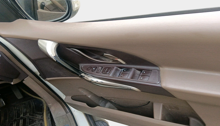 2012 Mahindra XUV500 W8, Diesel, Manual, 1,25,467 km, interior