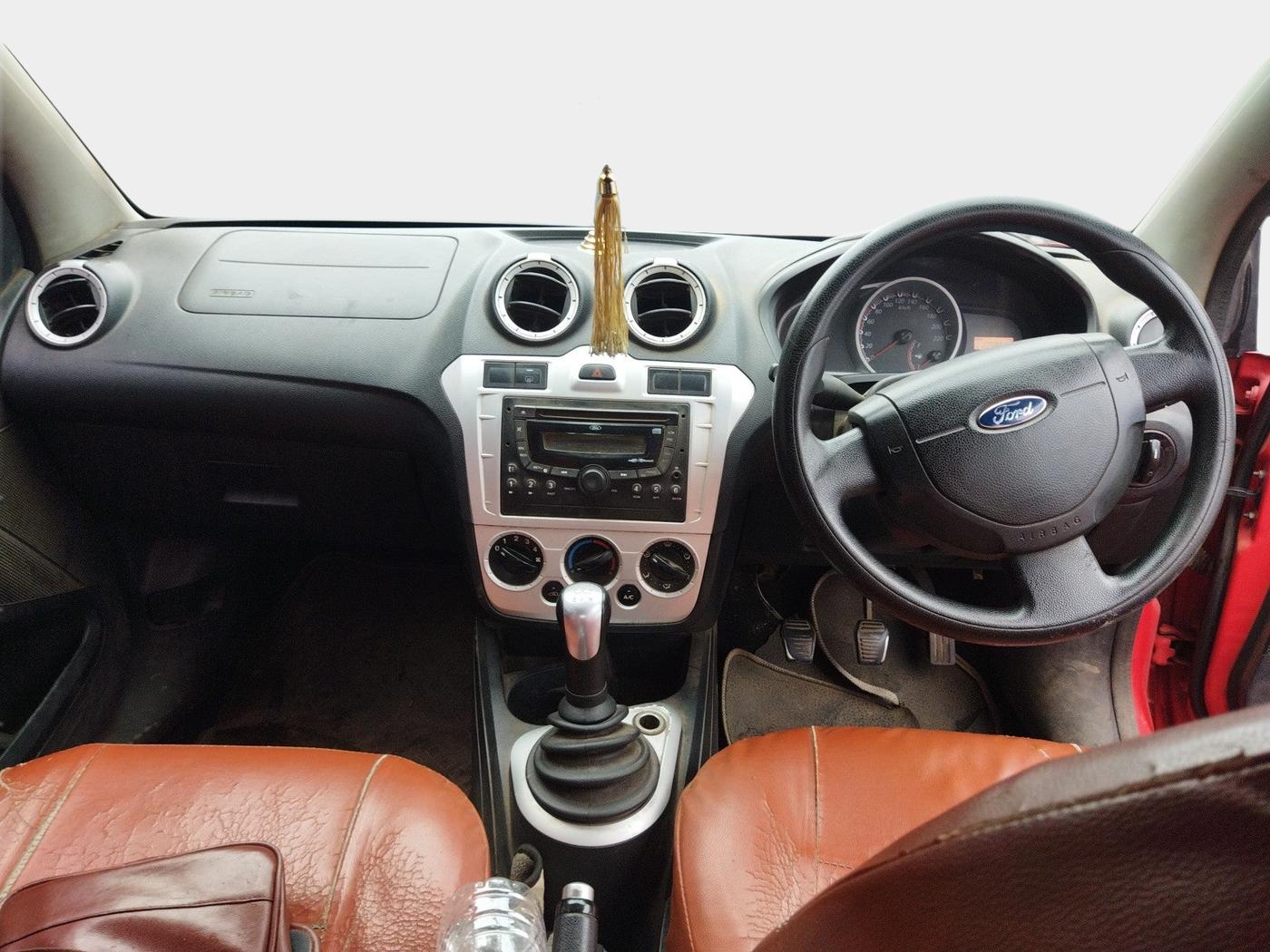 2011 Ford Figo TITANIUM 1.2 PETROL, Petrol, Manual, 1,10,998 km, interior