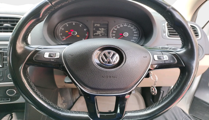2014 Volkswagen Polo HIGHLINE1.2L, Petrol, Manual, 68,029 km, interior
