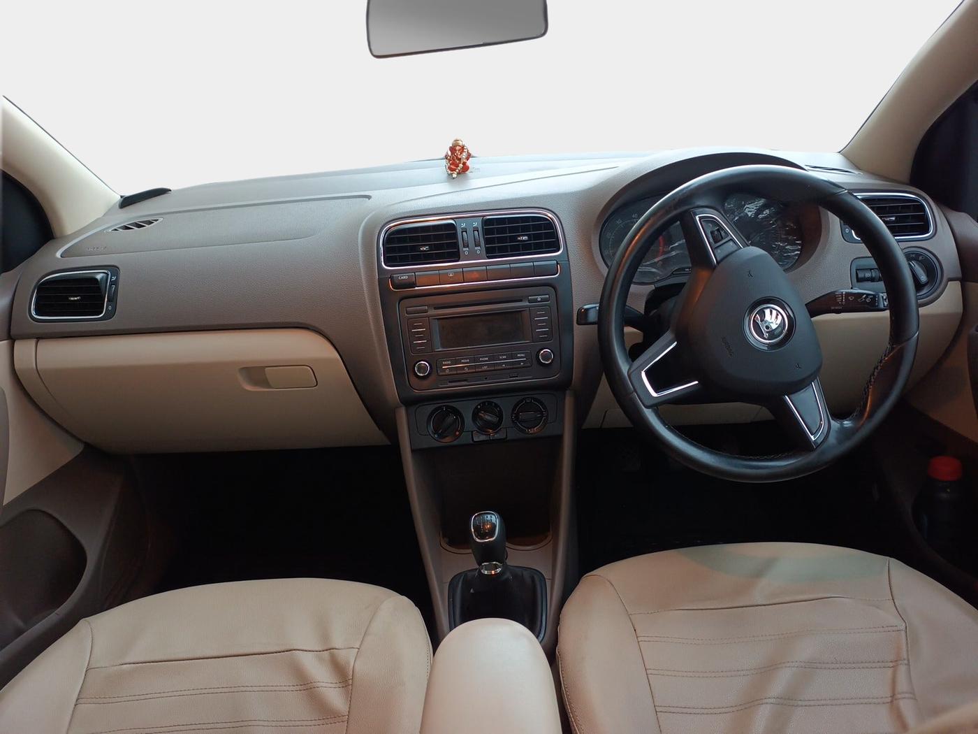 2015 Skoda Rapid AMBITION 1.6 MPI MT, Petrol, Manual, 1,27,455 km, interior