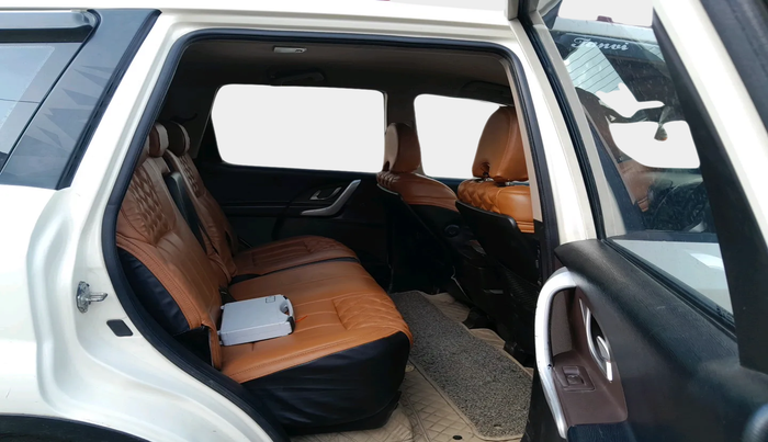 2014 Mahindra XUV500 W8, Diesel, Manual, 1,03,948 km, interior