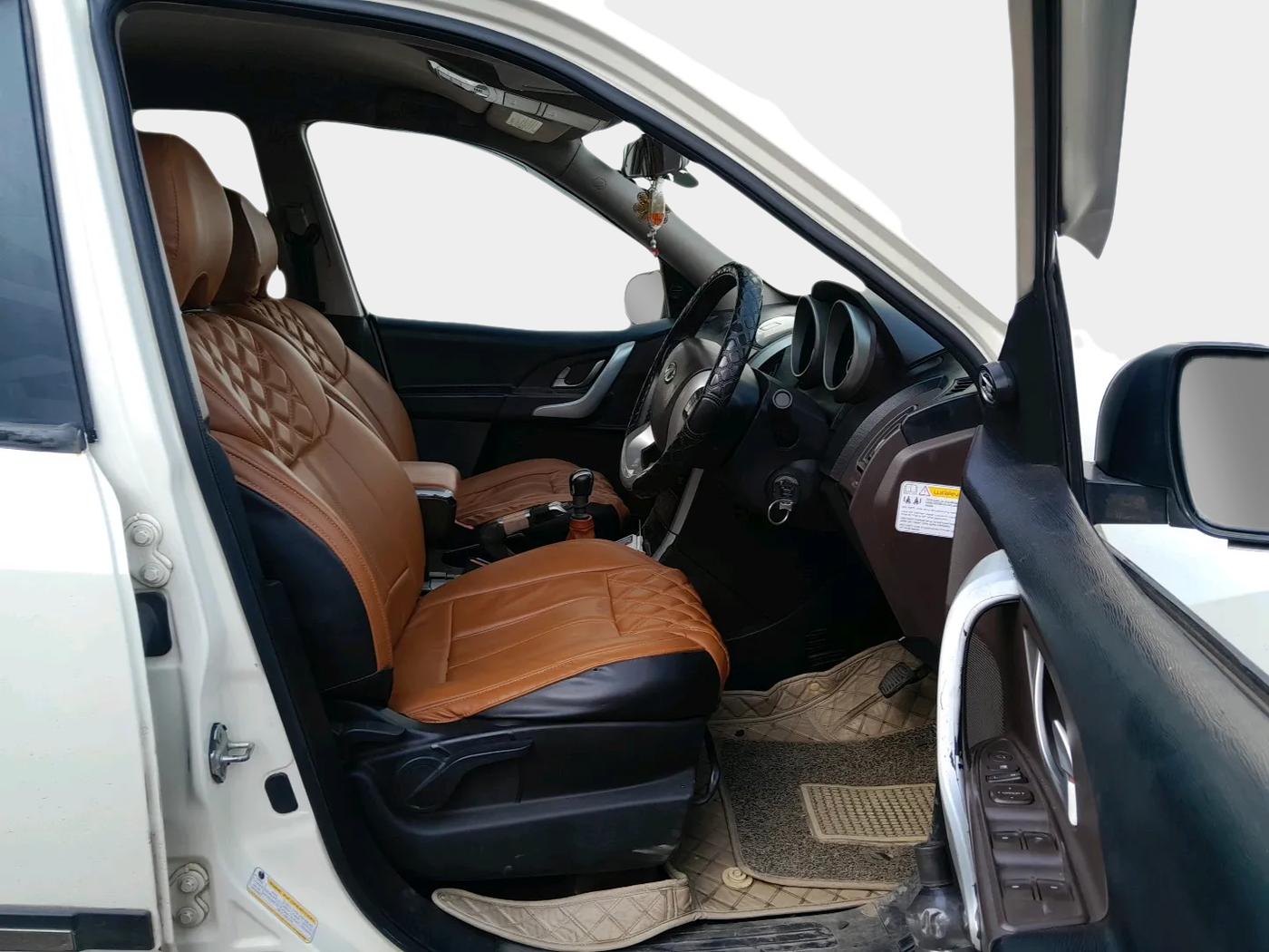 2014 Mahindra XUV500 W8, Diesel, Manual, 1,03,948 km, interior