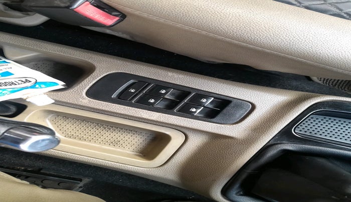 2015 Mahindra TUV300 T8, Diesel, Manual, 88,275 km, interior