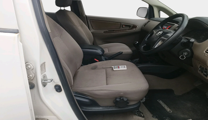 2015 Toyota Innova 2.5 GX 7 STR, Diesel, Manual, 1,09,020 km, interior