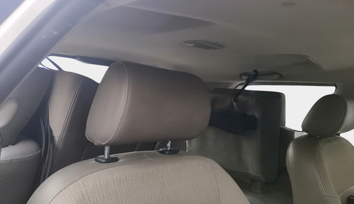 2015 Toyota Innova 2.5 GX 7 STR, Diesel, Manual, 1,09,020 km, interior