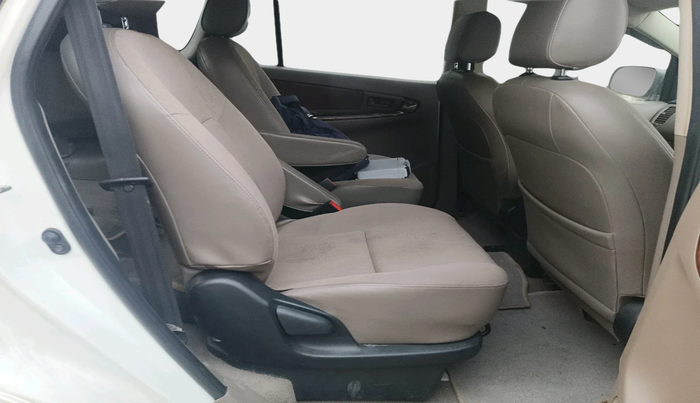 2015 Toyota Innova 2.5 GX 7 STR, Diesel, Manual, 1,09,020 km, interior