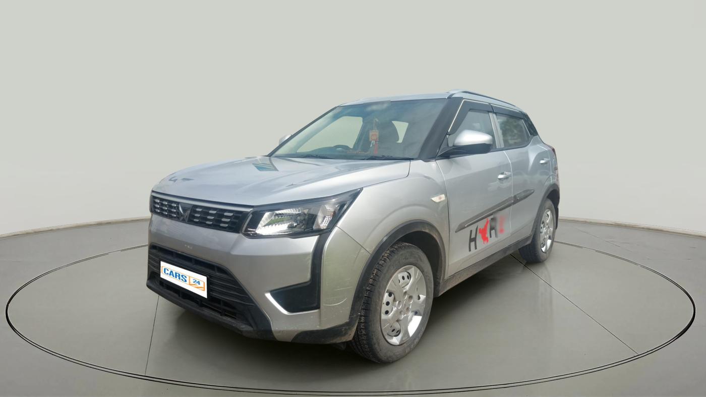 2022 Mahindra XUV300 W4 1.2 PETROL, Petrol, Manual, 70,506 km, exterior