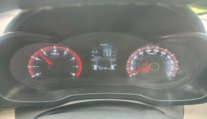 2022 Mahindra XUV300 W4 1.2 PETROL, Petrol, Manual, 69,784 km, interior