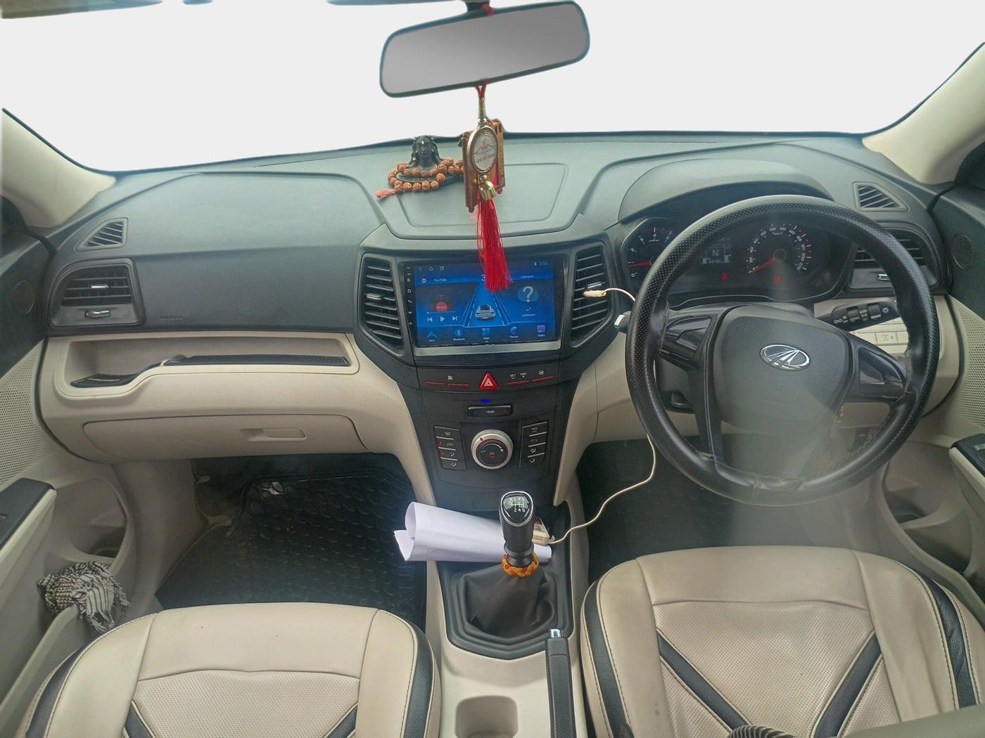 2022 Mahindra XUV300 W4 1.2 PETROL, Petrol, Manual, 70,506 km, interior